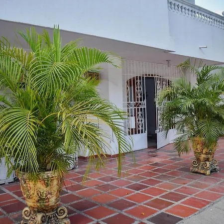 Brendas House Pensión *